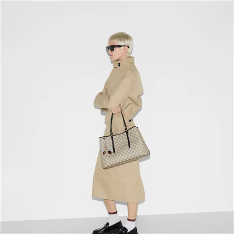 Replica-Gucci-GG-Emblem-Large-Tote-Bag-815213-FAD6L-9741-7.jpg