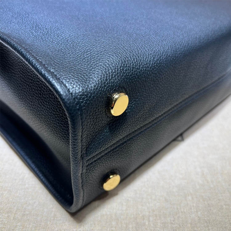 Replica-Gucci-Medium-Tote-With-Gucci-Logo-674850-0E8IG-1000-5.jpg