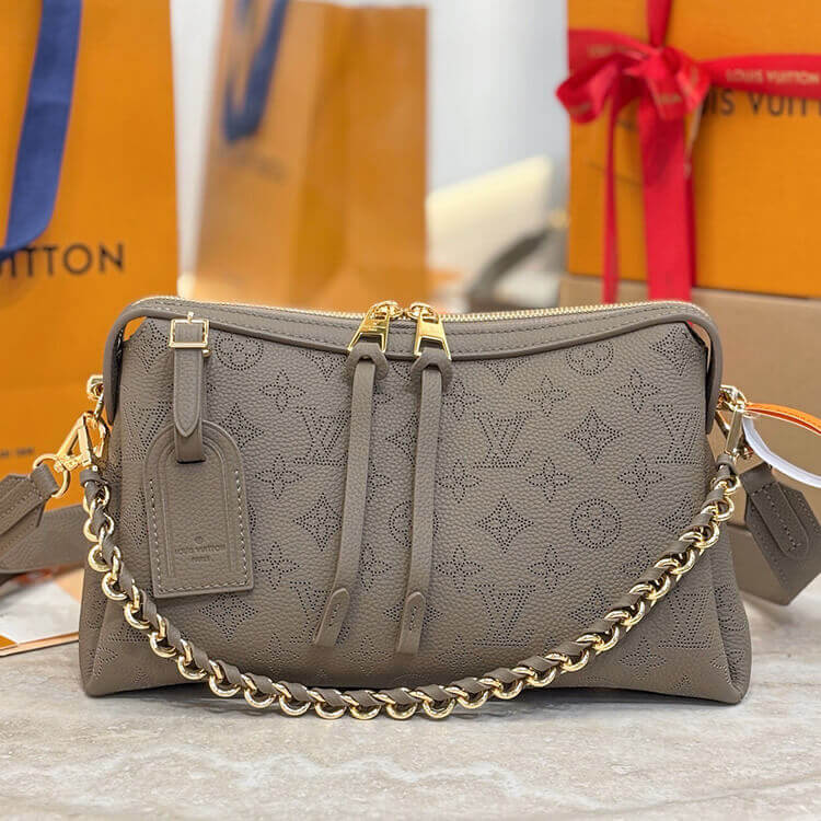 Replica-LV-Hand-It-All-PM-M25904-2.jpg