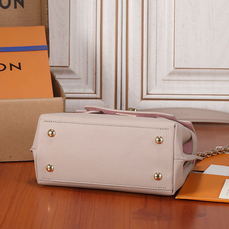Replica-LV-LockMe-Ever-Mini-M21052-5.jpg