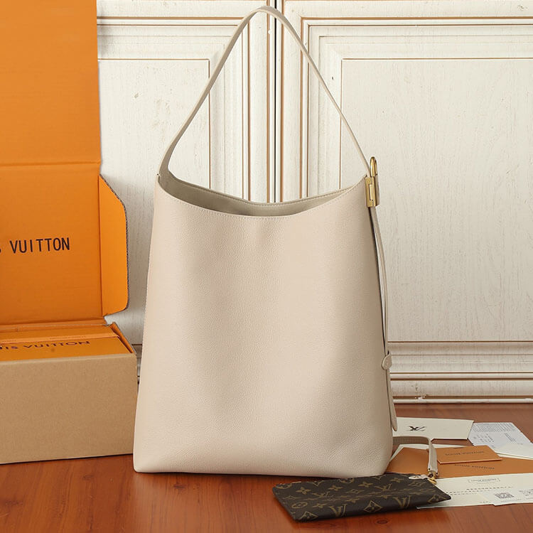 Replica-LV-Low-Key-Hobo-MM-M25022-4.jpg