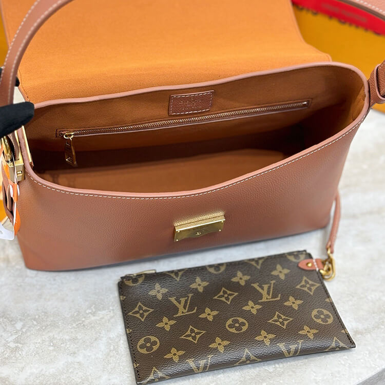 Replica-LV-Low-Key-Messenger-M13151-6.jpg