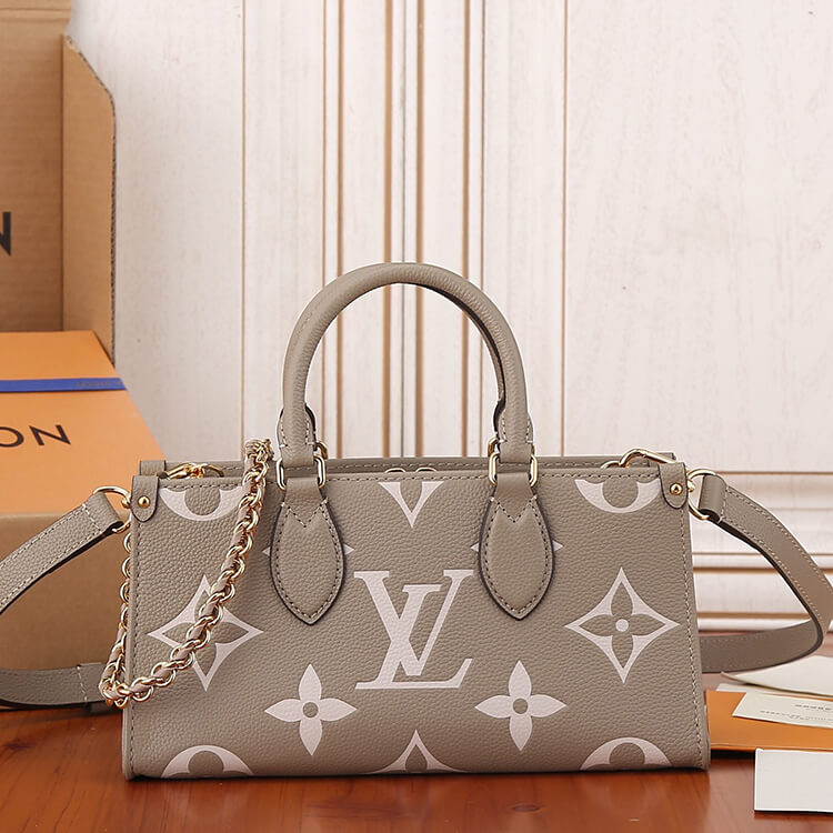 Replica-LV-OnTheGo-East-West-M23641-2.jpg