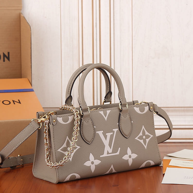 Replica-LV-OnTheGo-East-West-M23641-3.jpg