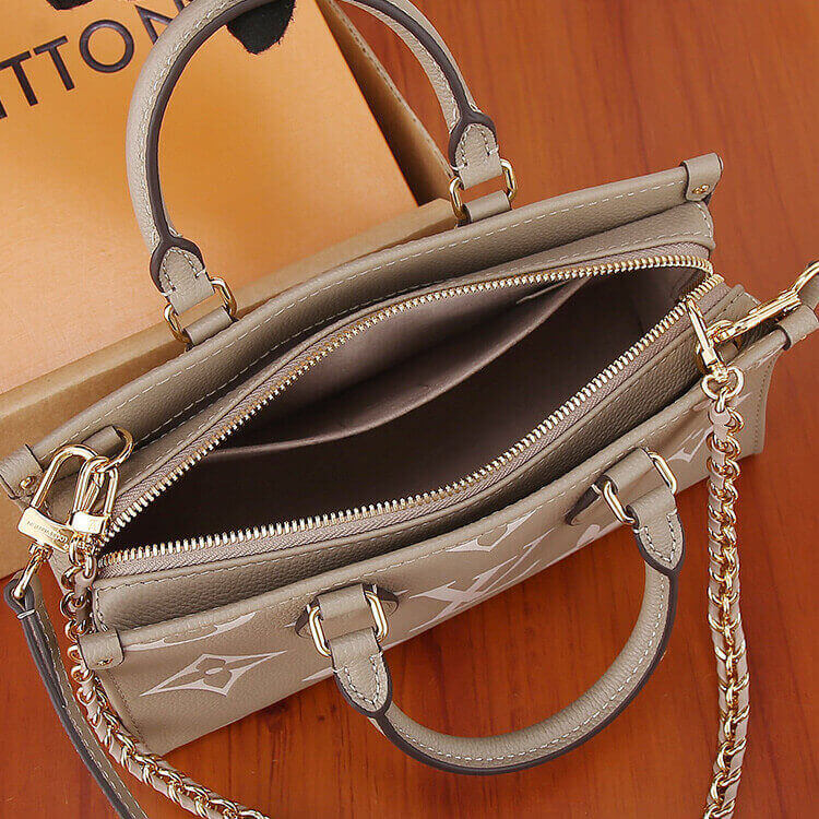 Replica-LV-OnTheGo-East-West-M23641-6.jpg