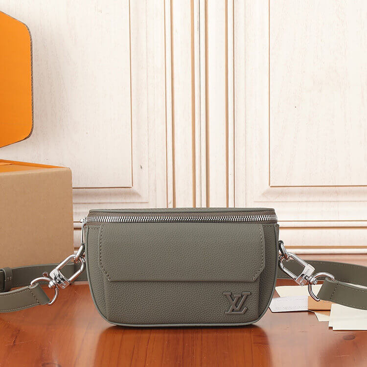 Replica-LV-Pilot-Wearable-Wallet-M83560-2.jpg