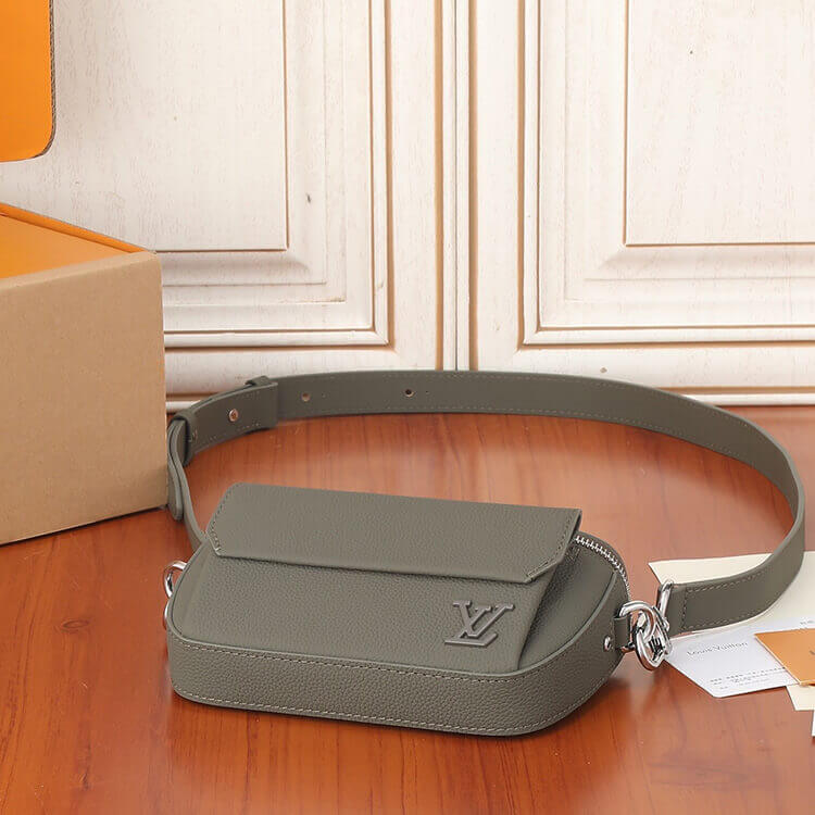 Replica-LV-Pilot-Wearable-Wallet-M83560-5.jpg