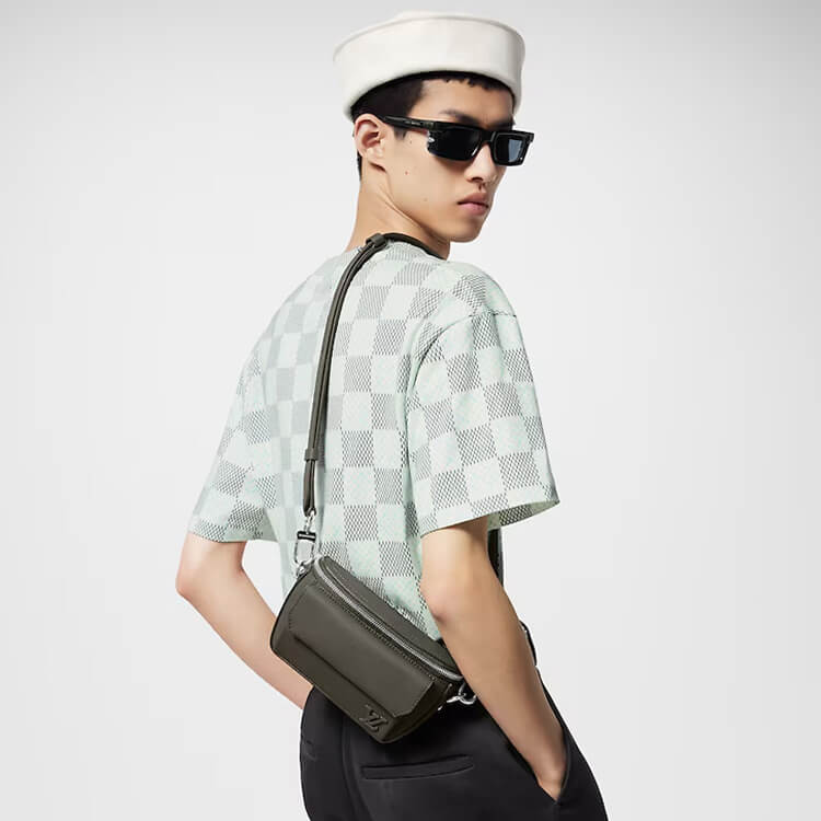 Replica-LV-Pilot-Wearable-Wallet-M83560-8.jpg