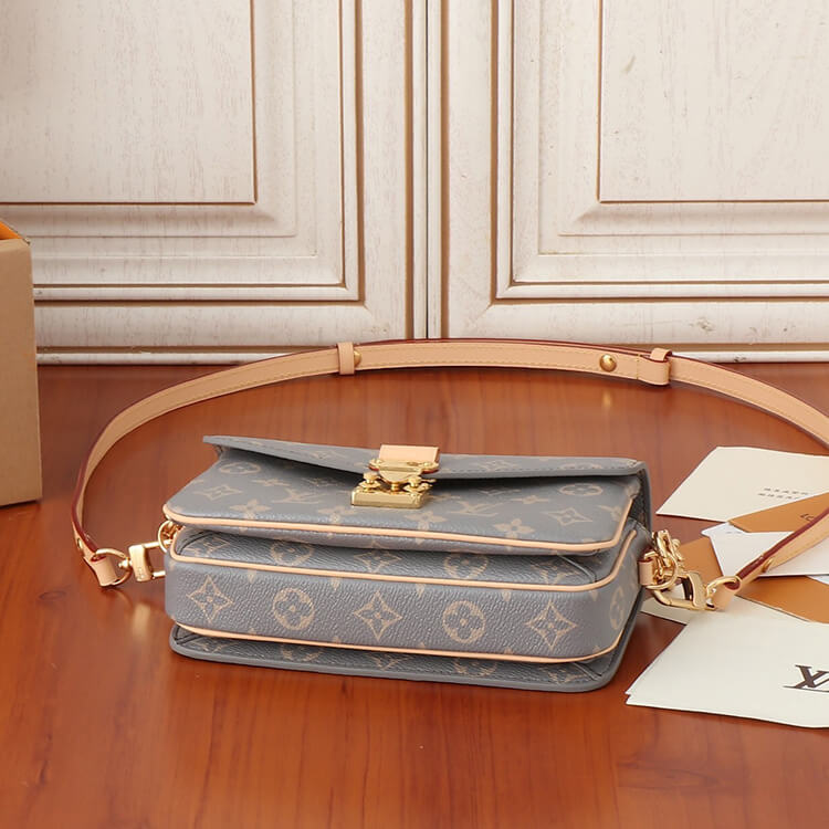 Replica-LV-Pochette-Metis-East-West-M12429-5.jpg