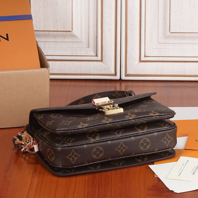 Replica-LV-Pochette-Metis-East-West-M46279-5.jpg