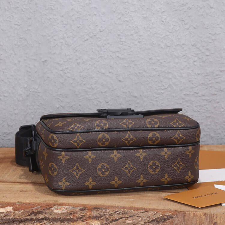 Replica-LV-S-Lock-Messenger-M45806-5.jpg