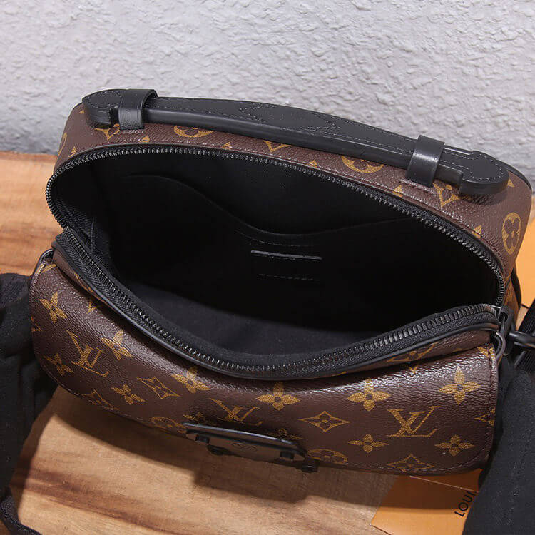 Replica-LV-S-Lock-Messenger-M45806-6.jpg