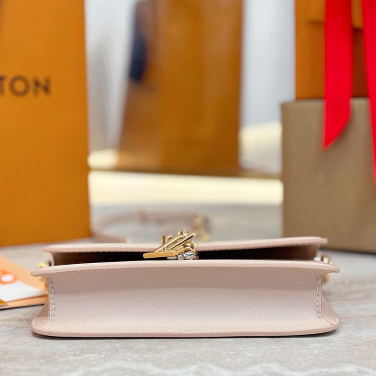 Replica-LV-Wallet-On-Chain-LV-Bloom-M14581-5.jpg